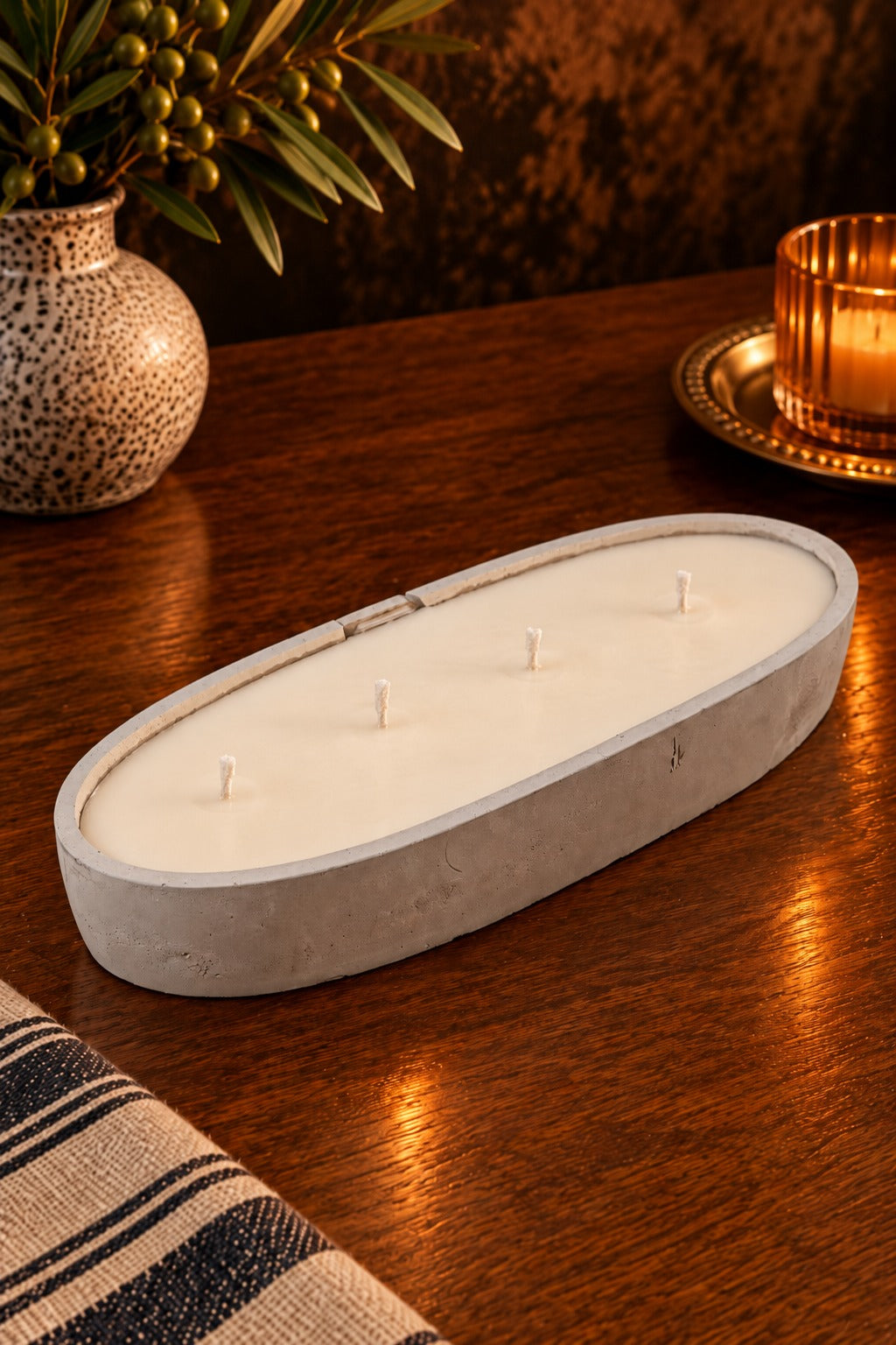 The Oval – Handmade Concrete Candle