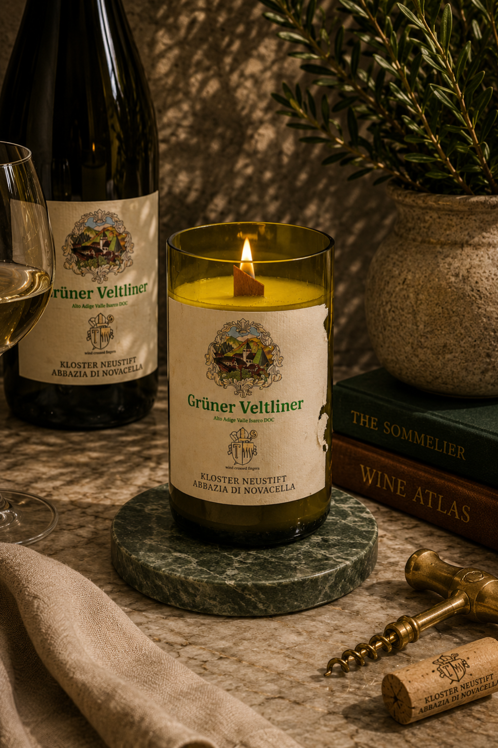 נר ריח בעבודת יד מבקבוק יין Kloster Neustift Grüner Veltliner - Scotch & Candles